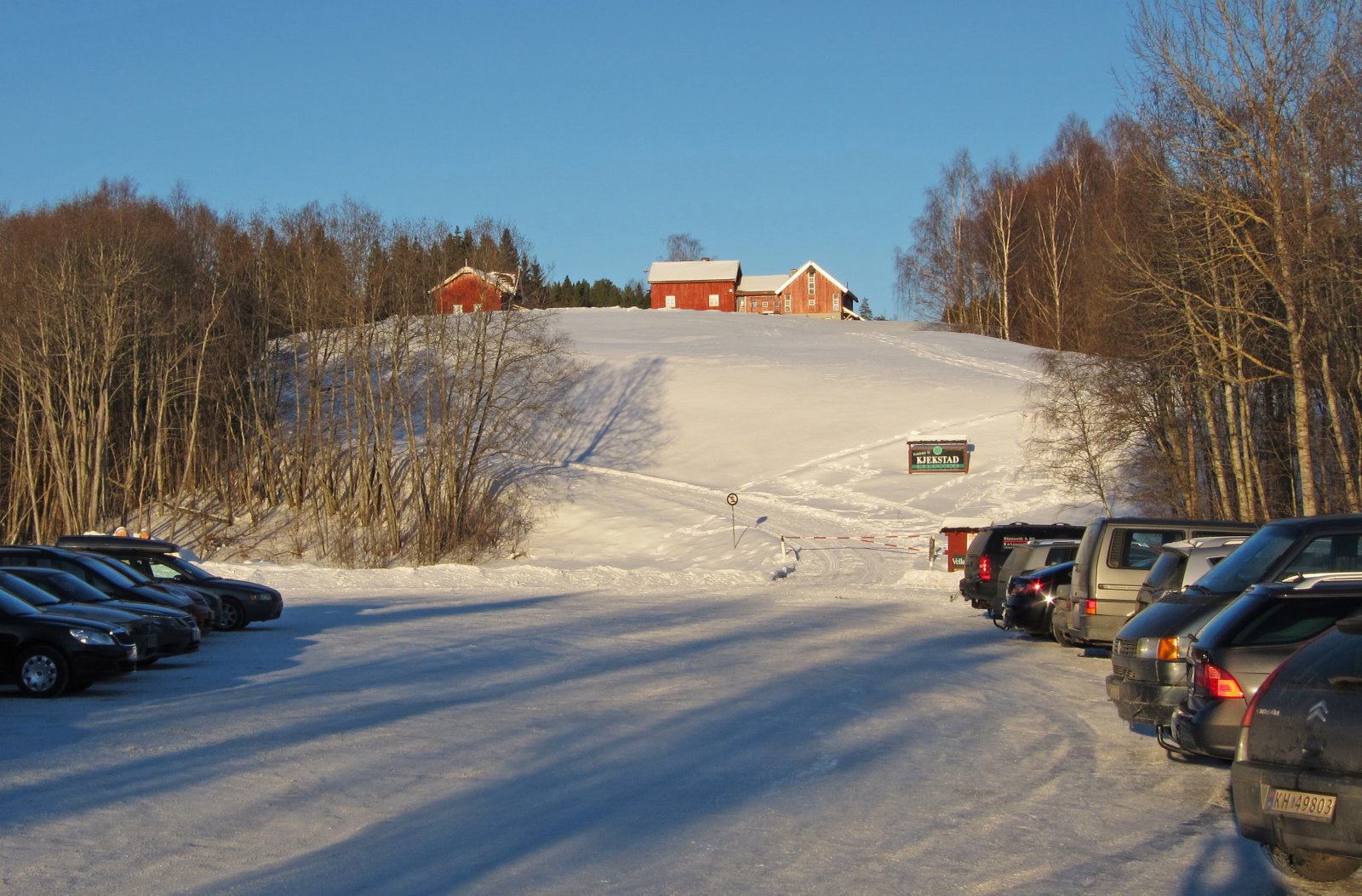 Parkeringsplassen på Kjekstad fylles