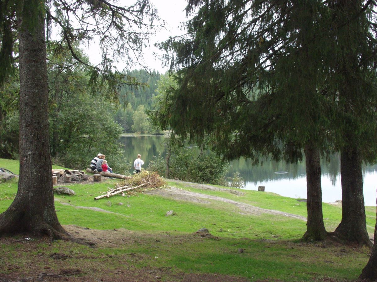Populær raste- og leirplass ved Asdøltjern