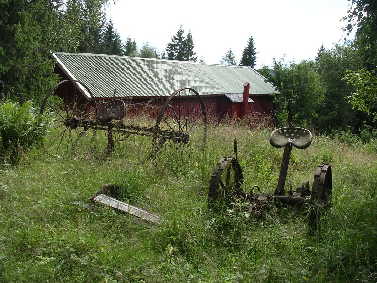 Rester av fordums kjøredoning ved Frøshaug