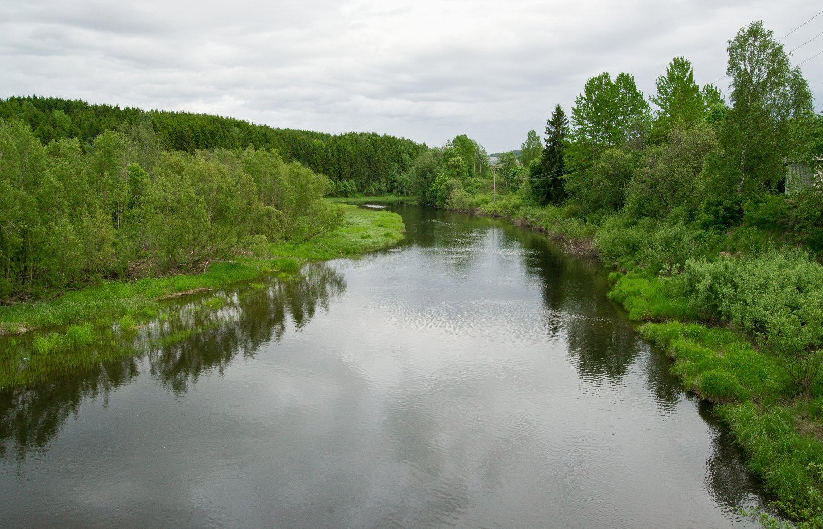 Rolig flyt forbi Slattum
