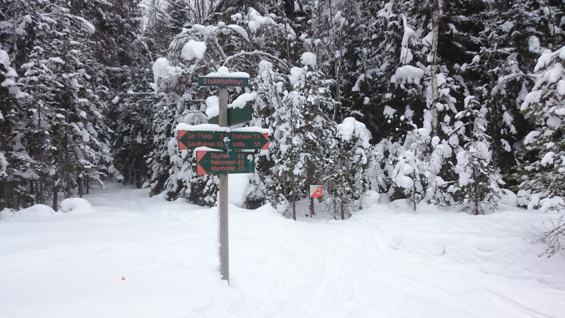 Skijegerpost 11 ønsker oss velkommen