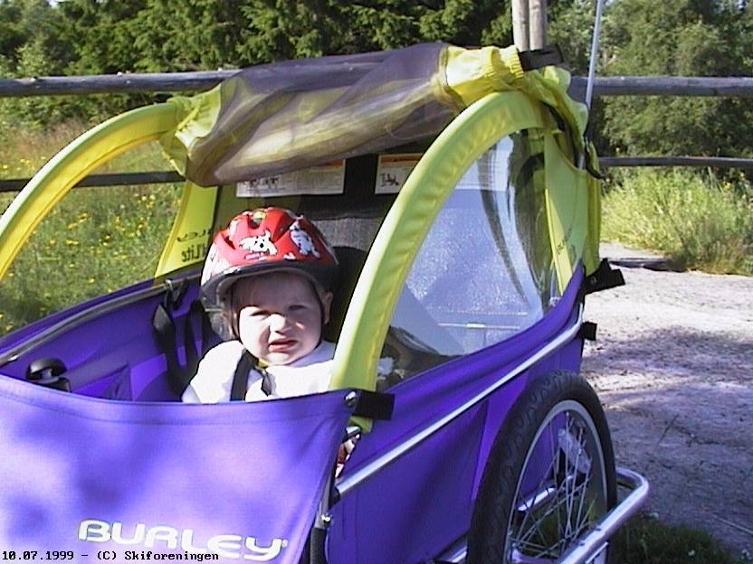 Små og store gleder seg over fine sykkeldager i Marka!