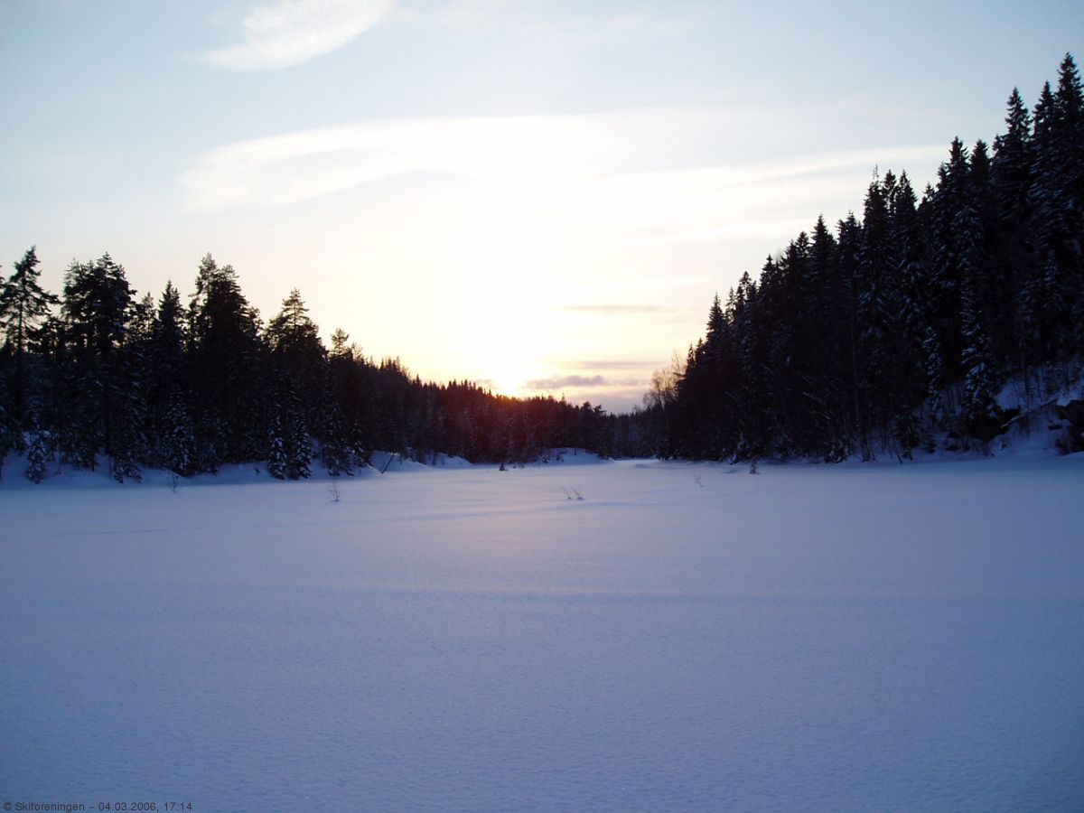 Snart solnedgang ved østre del av Åmotdammen