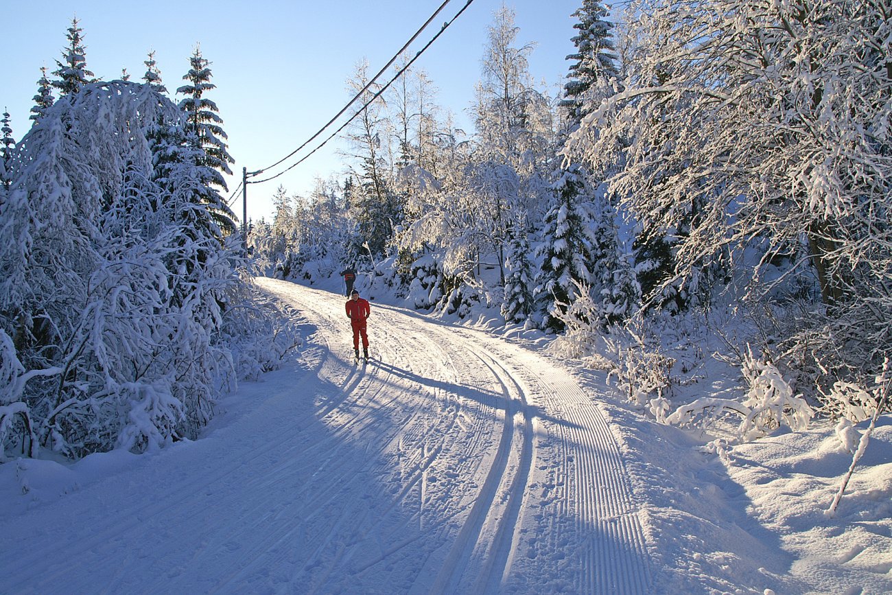 Sol og flott skiføre på Djupdalsveien første søndag i advent