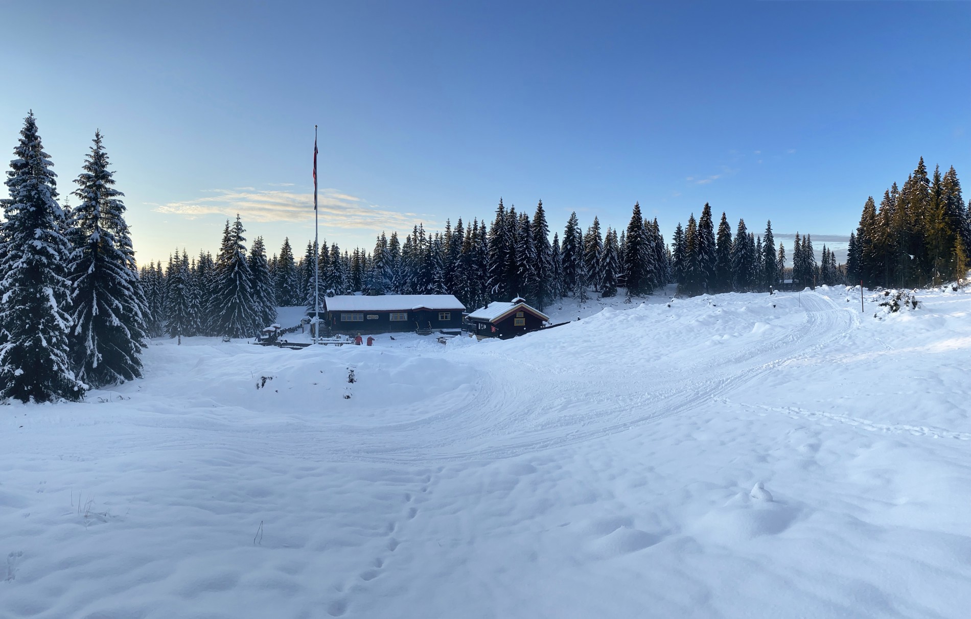 Sola går nedover Sørsetra