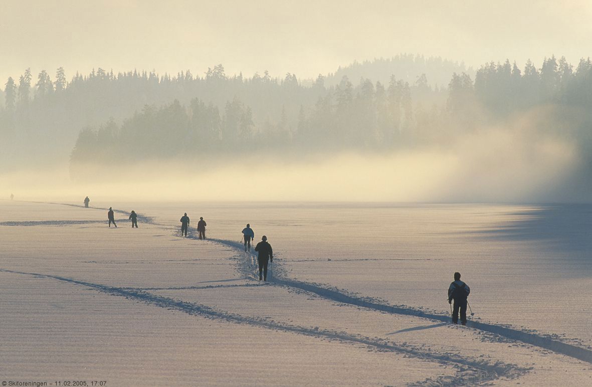 Solnedgang og frostrøyk nær Nøklevann