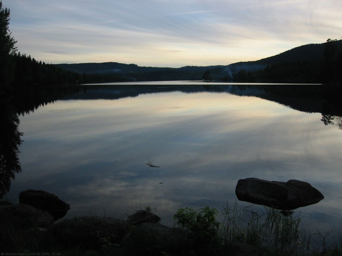 Sommernatt i Marka: Bjørnsjøen