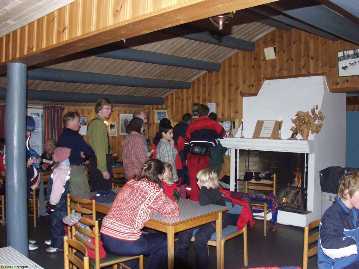 Sultne og tørste skiturister setter pris på god service på Furuholmen i Vestmarka