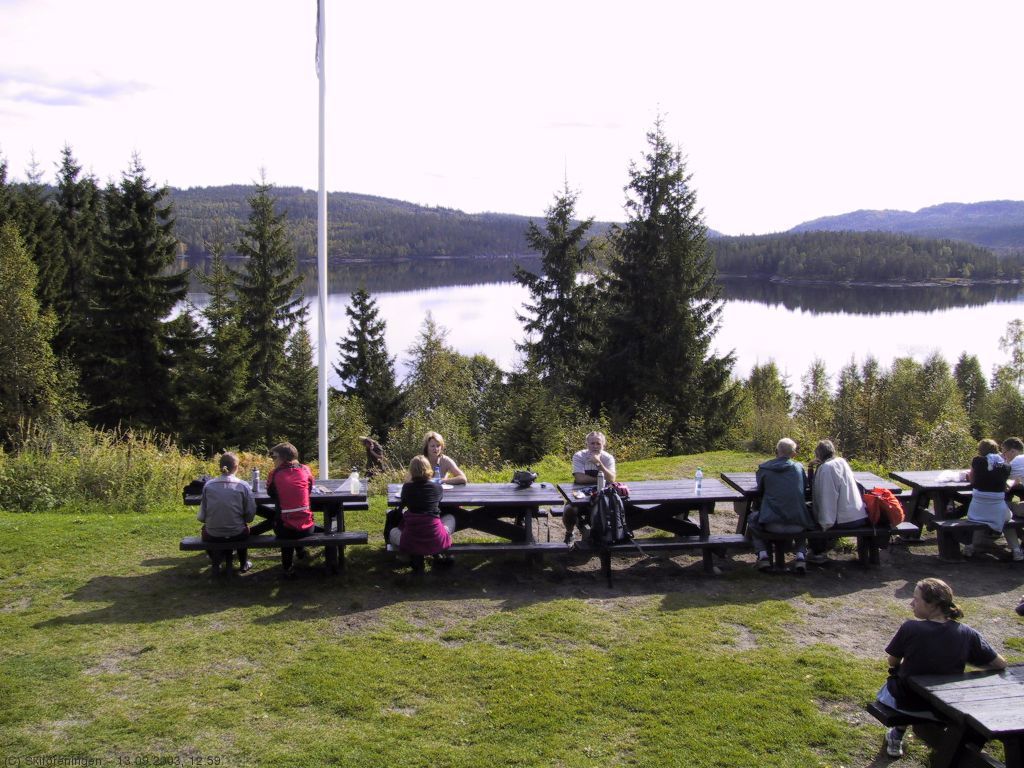 Syklister koser seg på Kikut