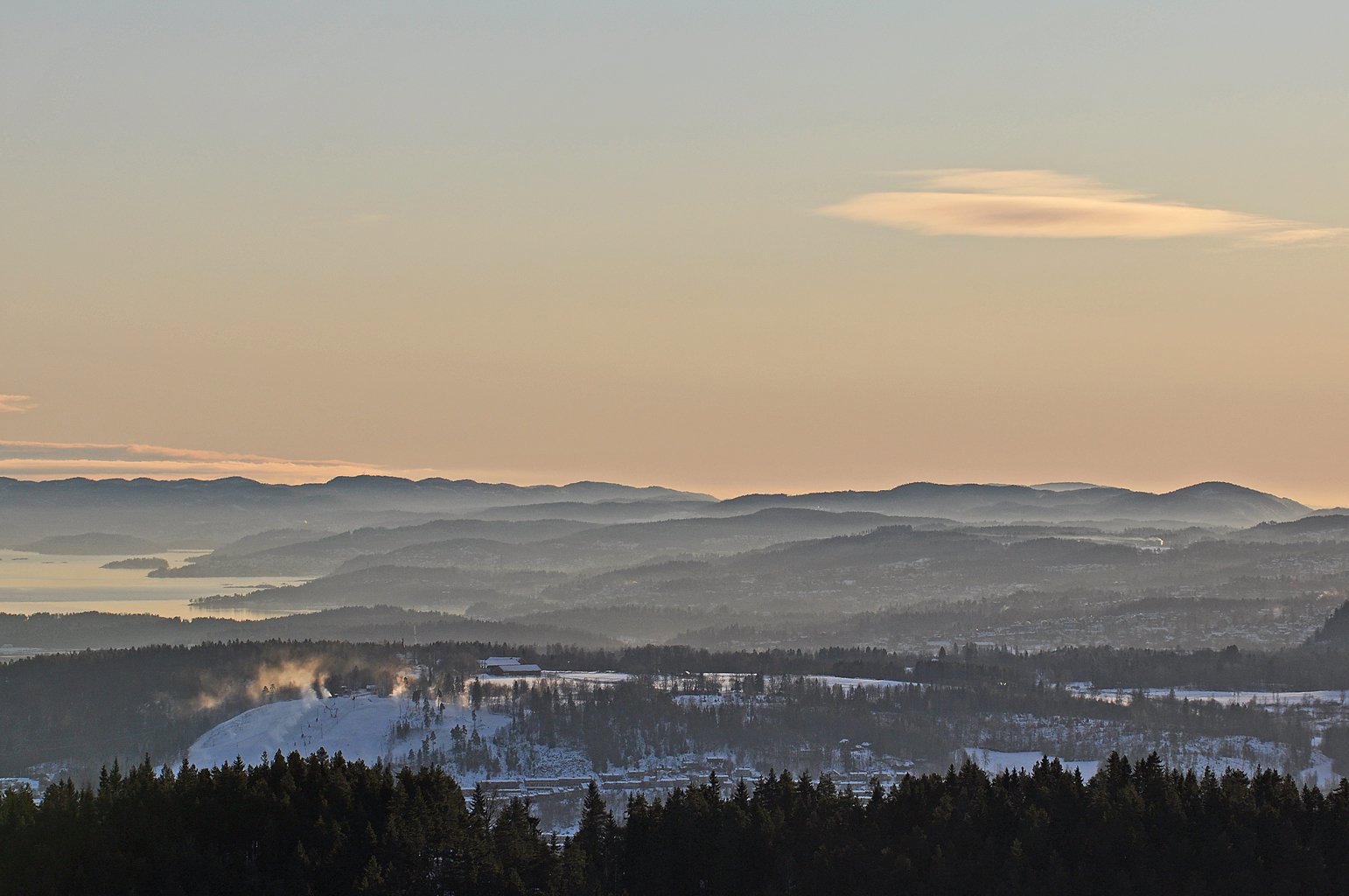 Tanumplatået og blånene bak