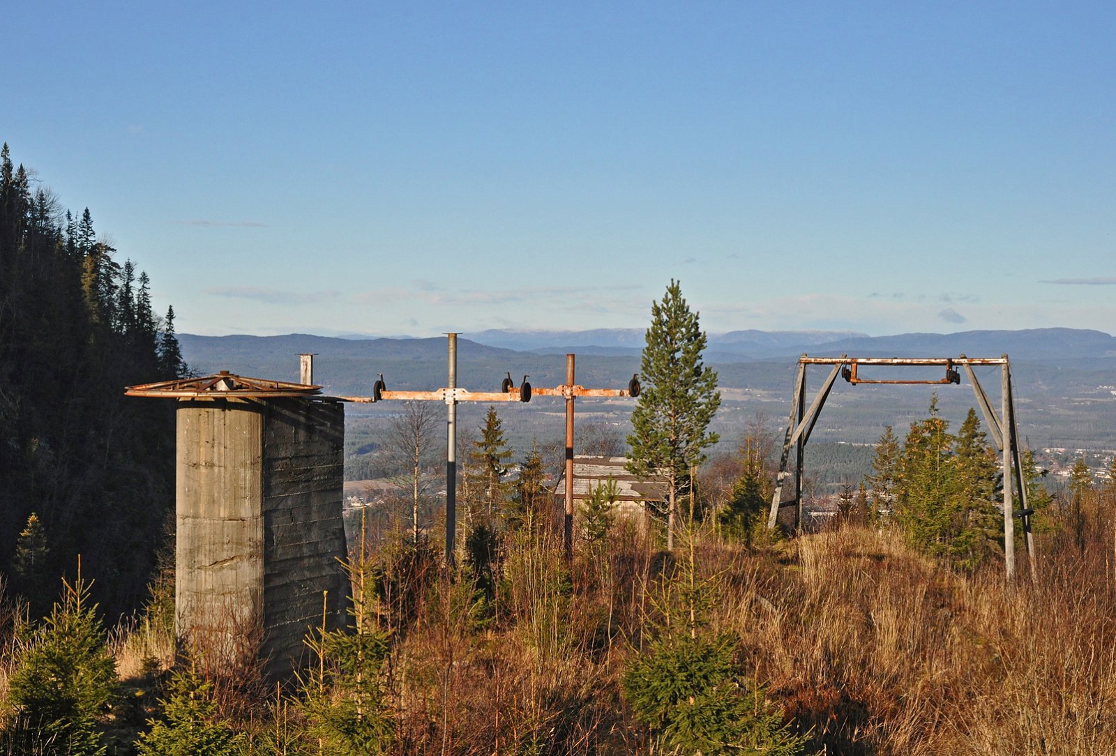 Taubanen i Krokkleiva: øvre vendestasjon, ledebukker og en bærebukk