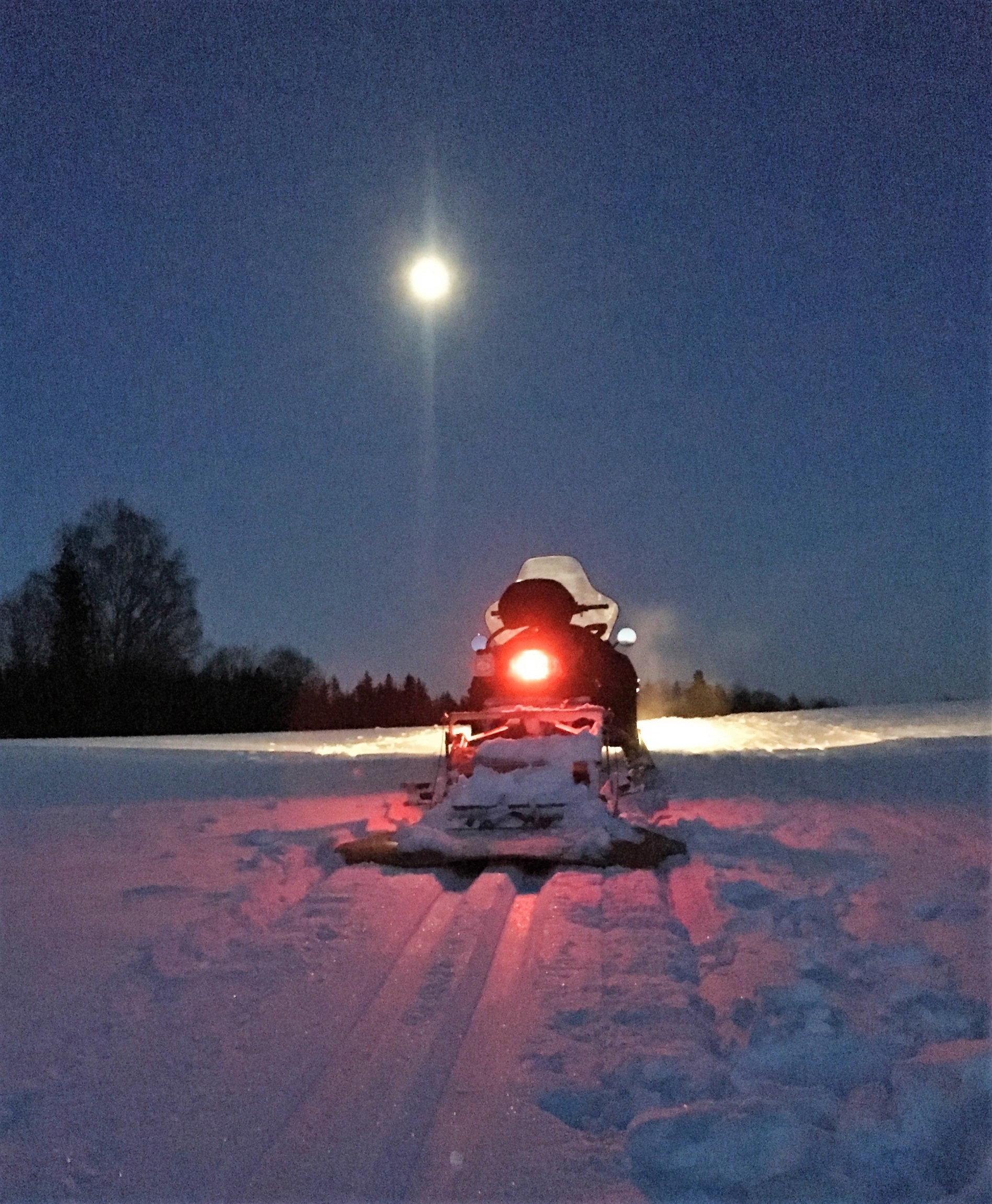 Tveter - Tannum i vakkert måneskinn