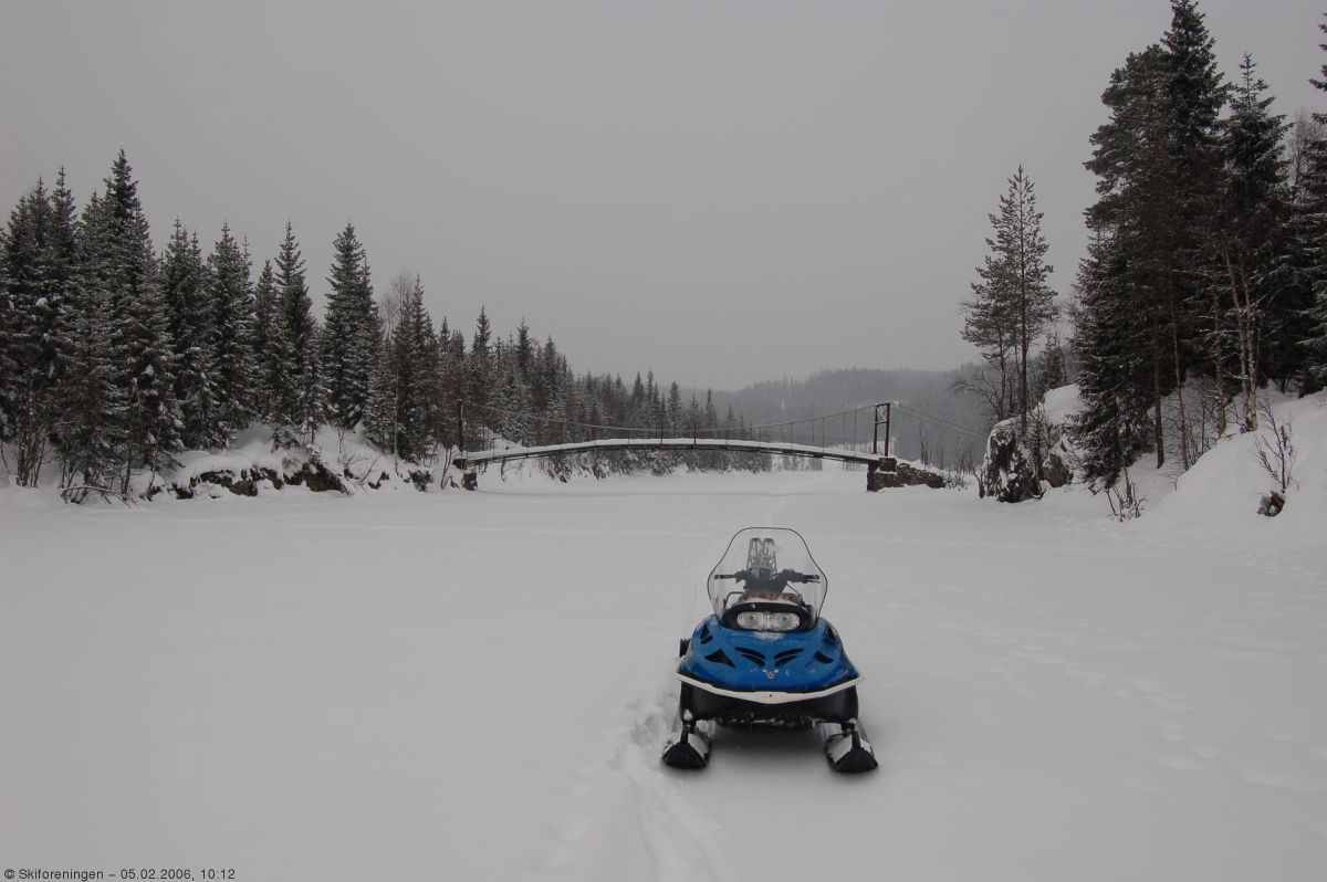 Under brua på Hakkloa
