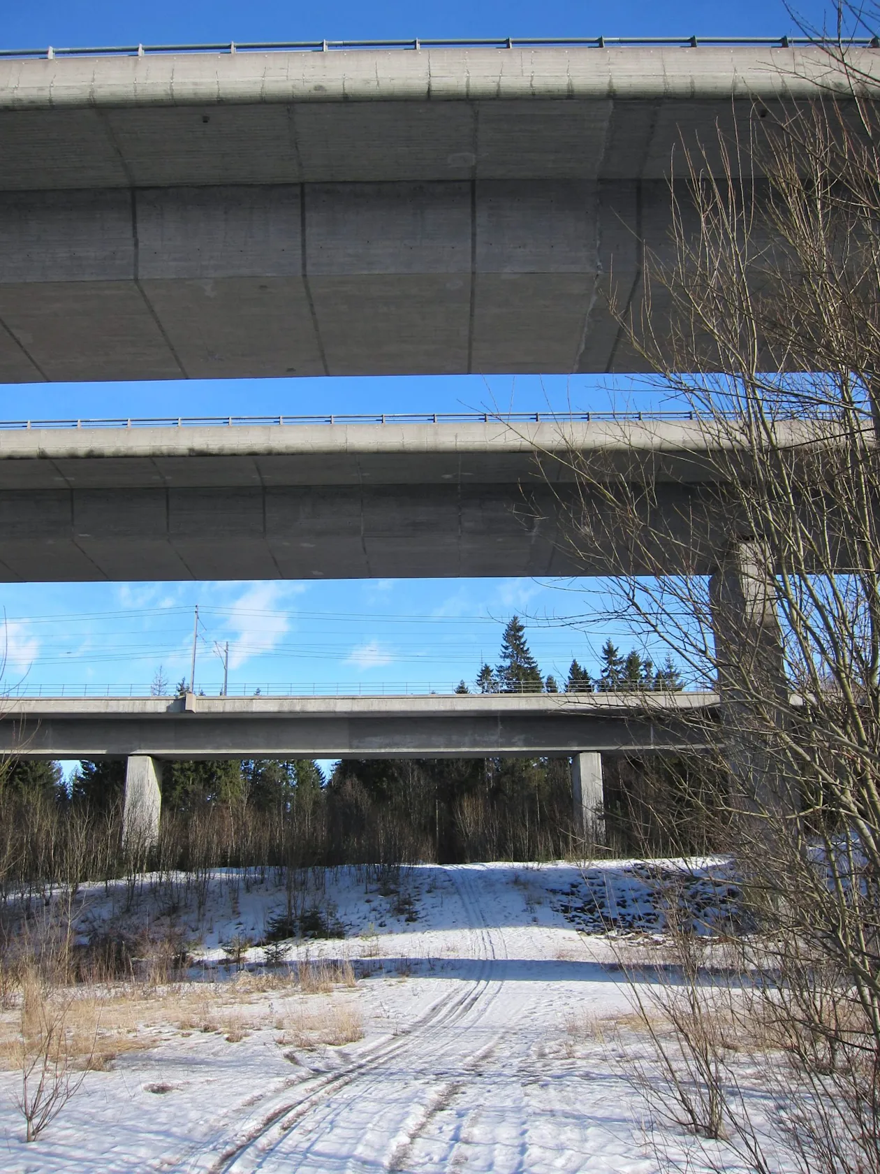 Under Kjennsbruene Under Kjennsbruene