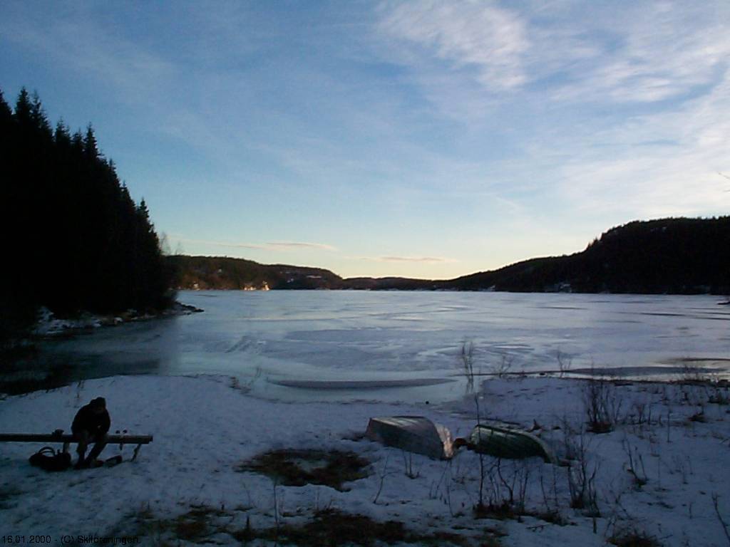 Ut på isen på Hakkloa mens dagen er på hell