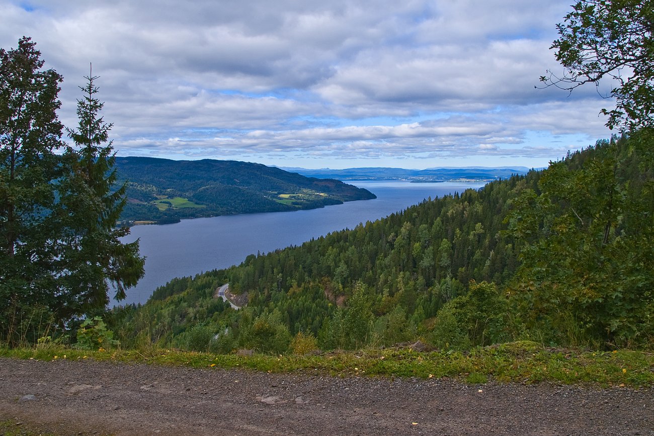 Utsikt fra veien opp til Lindeberget