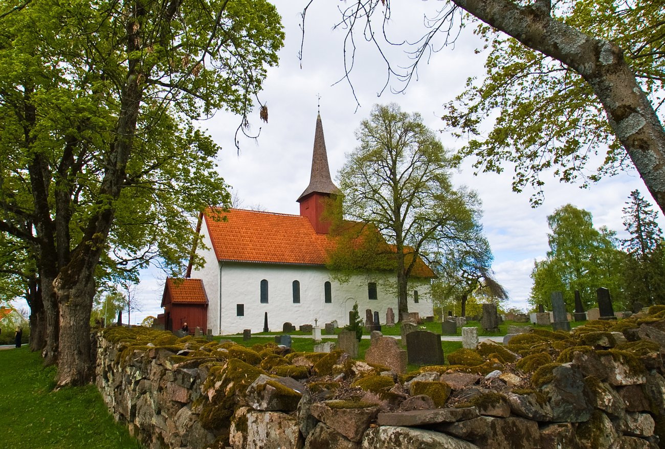 Vårdag ved Tanum kirke