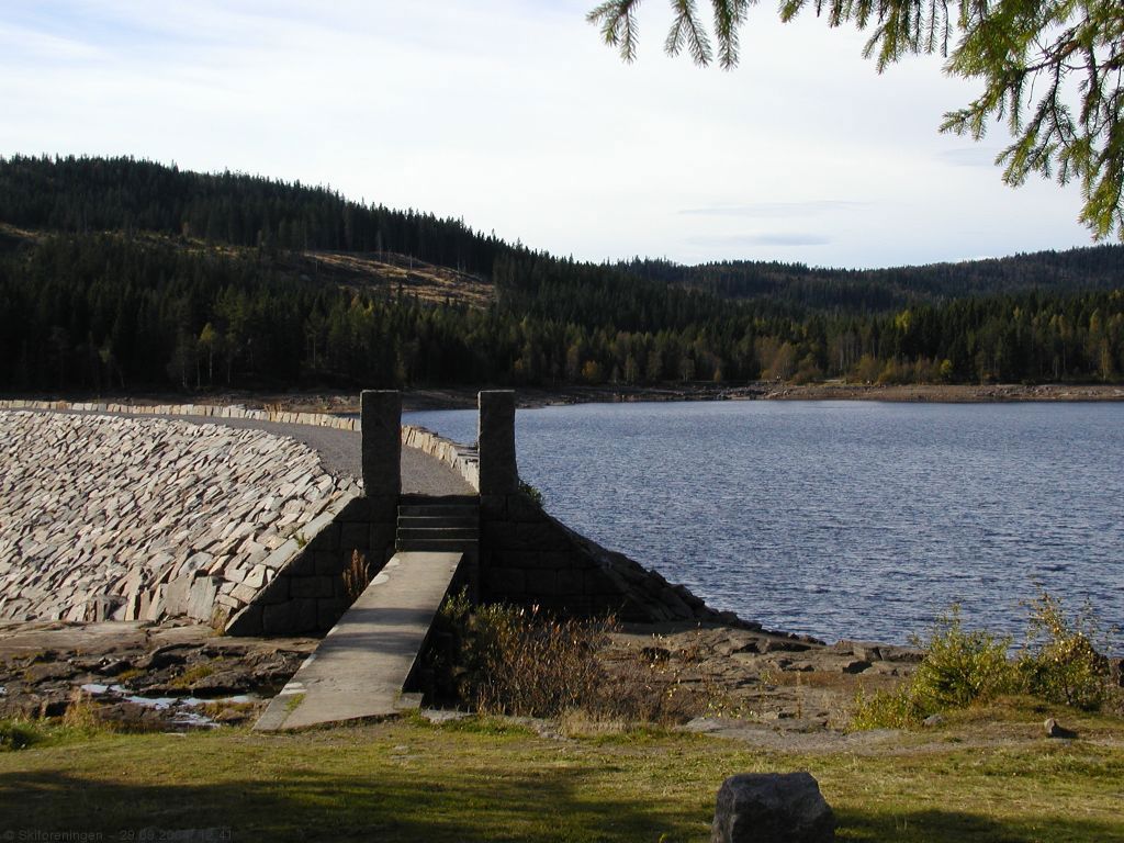 Ved atthaldsdammen i Ørfiske