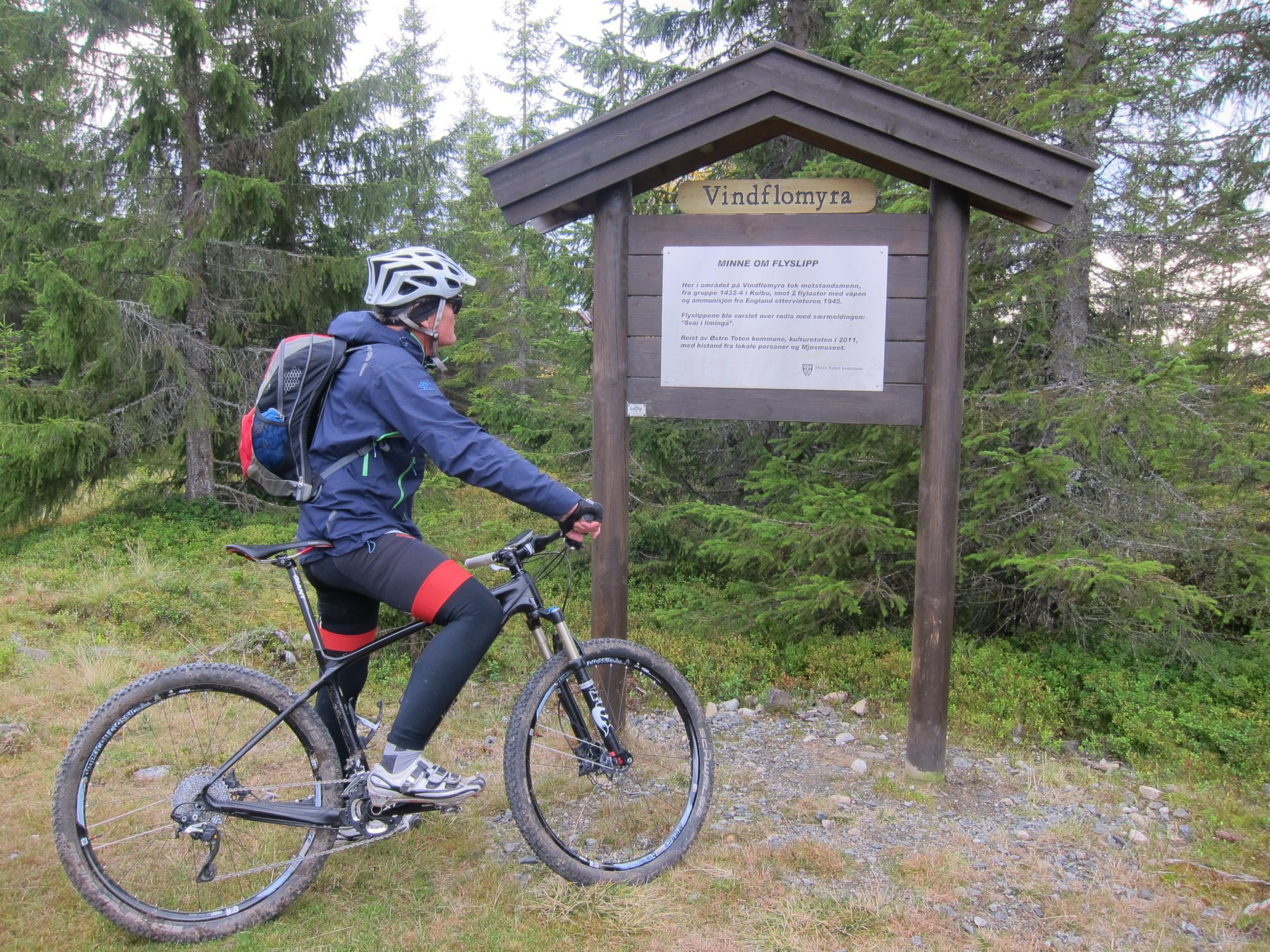 Ved krigsminnesmerket på Vindflomyrene
