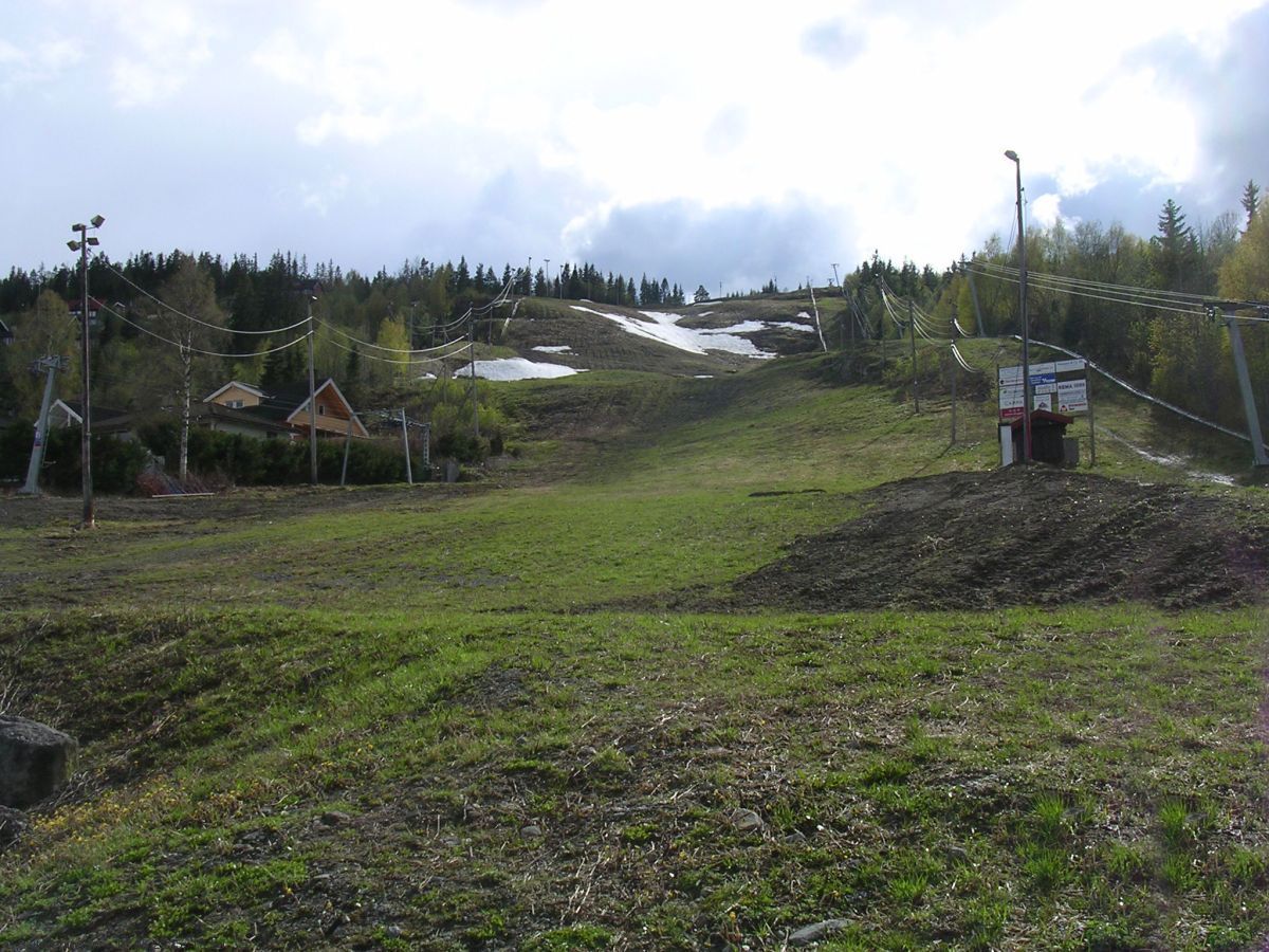 Vinter møter sommer i Krydsbybakken