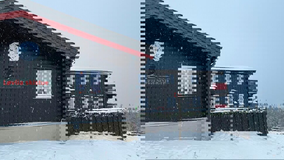 Snøvær over Løvlia