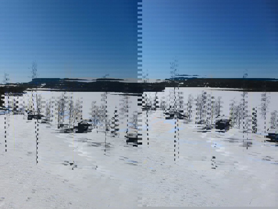 Hytter i påskesol ved Hersjøen