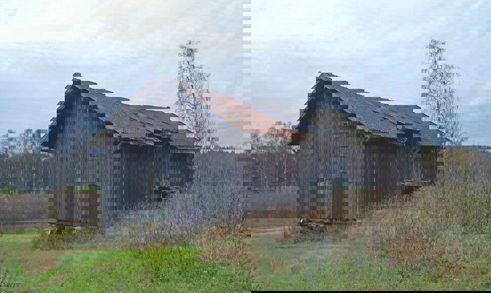 Låven på Dalbo står fortsatt